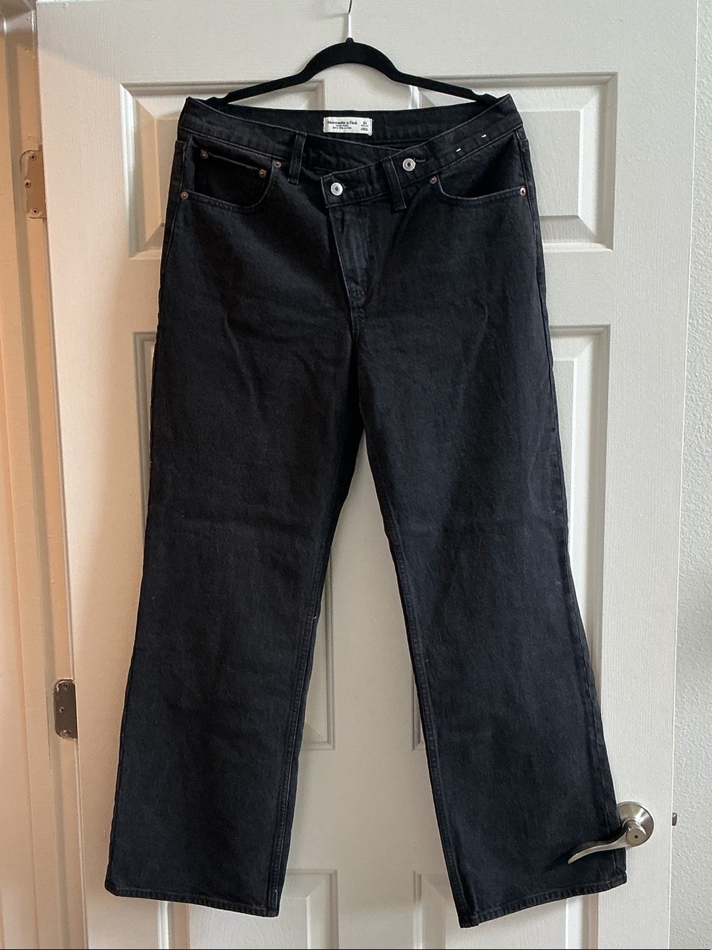 Abercrombie & Fitch High-Rise Black Straight-Leg Jeans